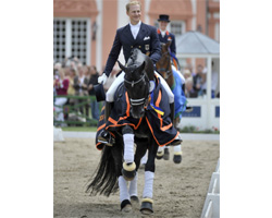 Alexander Rath gewann in Wiesbaden mit 81,479 Prozent den Grand Prix Spezial. Foto: Holger Schupp